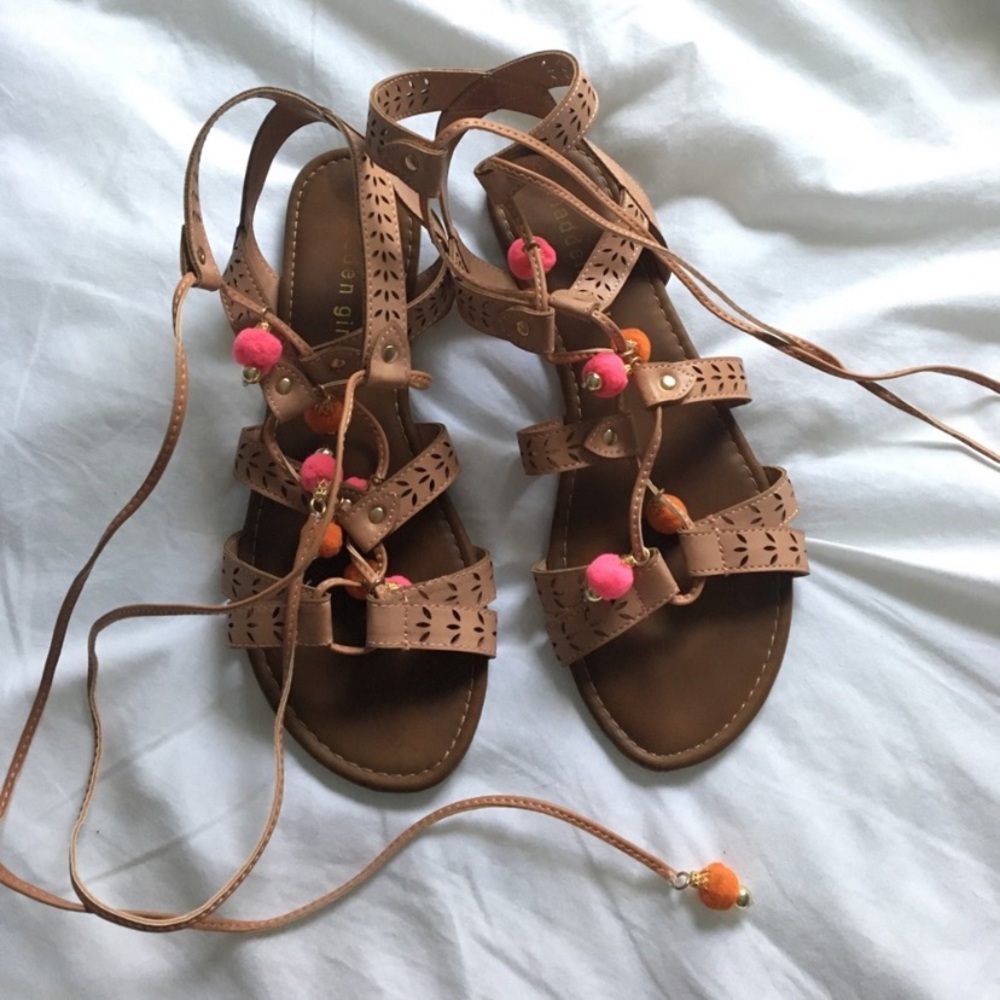 Steve Madden Pom Pom sandals
